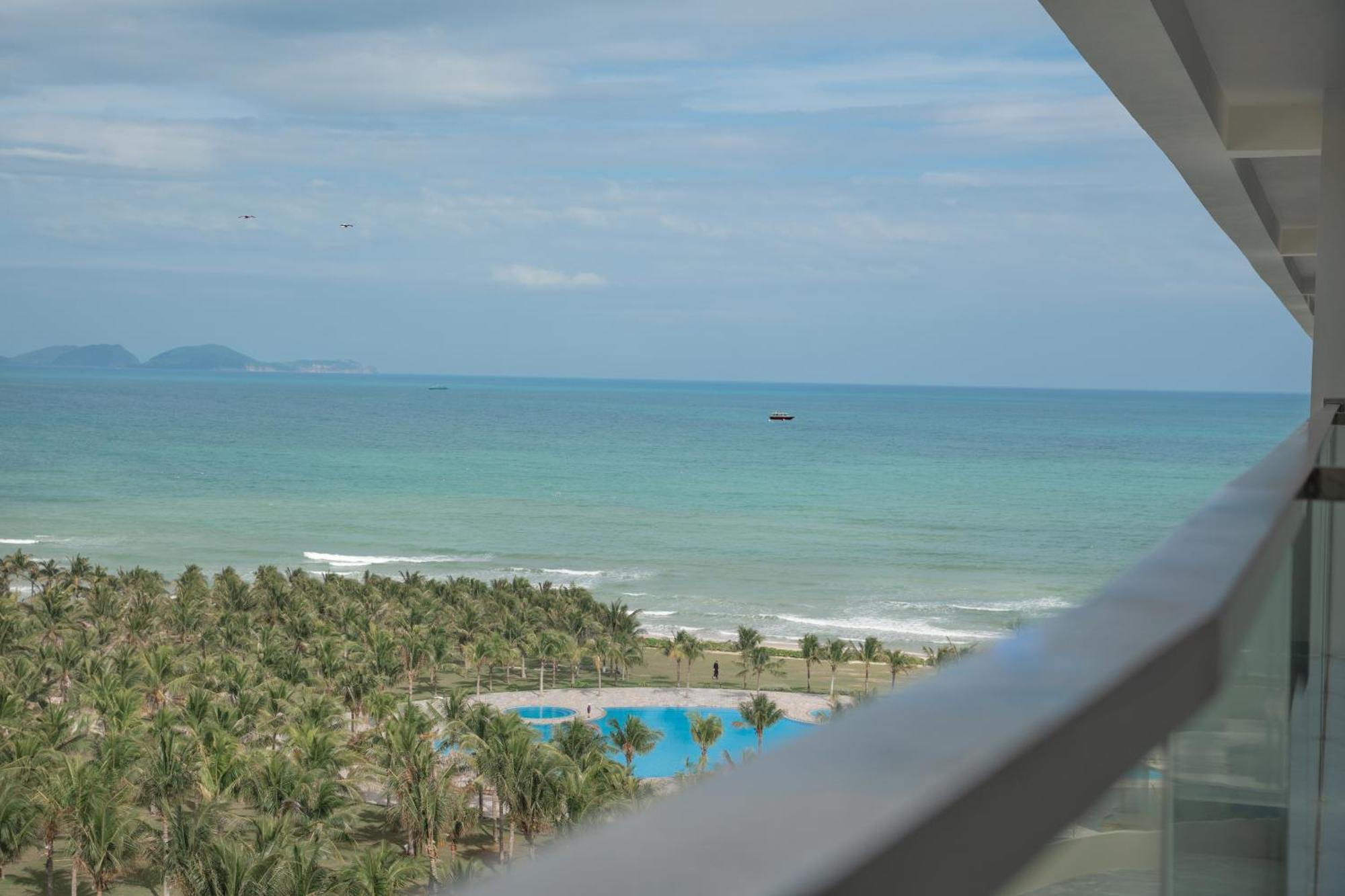 Aquamarine Beachfront Resort & Spa คัมรานห์ ภายนอก รูปภาพ