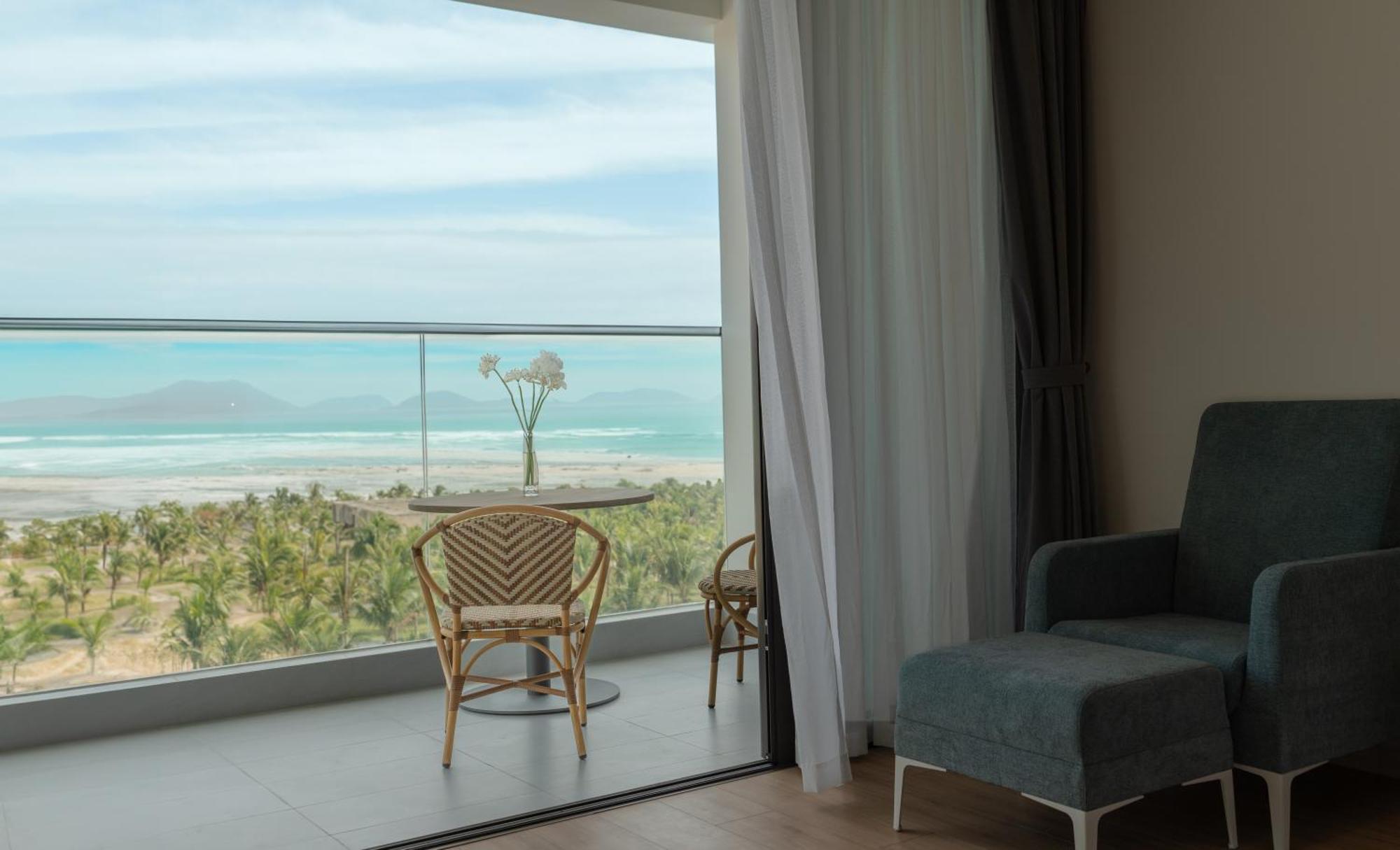Aquamarine Beachfront Resort & Spa คัมรานห์ ภายนอก รูปภาพ